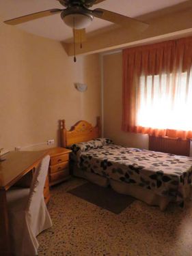 Hotel Alain cama y ventana
